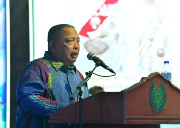 ABU Bakar Hamzah pada Majlis Perasmian Perlis Agrofest 2026 di Sungai Batu Pahat, Kangar, Perlis semalam.-UTUSAN/IZLIZAN OTHMAN