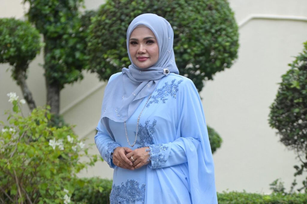 Perbuatan khianat – Zarina Zainuddin