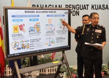 AZMAN Adam ketika sidang akhbar pencapaian Op Tiris KPDN di Putrajaya.