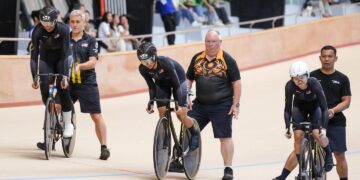 Hermann Terryn (kiri) memainkan peranan penting dalam kejayaan pelumba remaja wanita negara, Sawda Hasbullah.