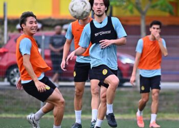 PEMAIN Negeri Sembilan FC menjalani latihan sebagai persiapan untuk berdepan Brunei DPPM FC dalam saingan Liga Super di Stadium Tuanku Abdul Rahman, Paroi, malam ini.- IHSN NSFC