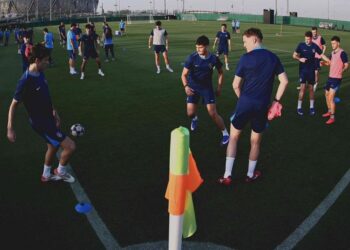 PEMAIN JDT menjalani latihan sebagai persiapan untuk berdepan Al-Ahli, malam ini.-IHSAN JST