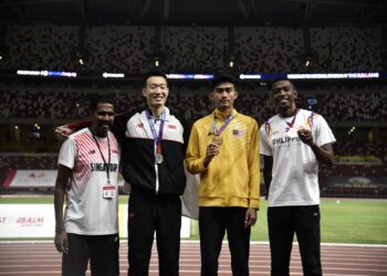 ARMIN (dua dari kanan) meraih emas dalam acara 110m lari berpagar di Terbuka Singapura 2026.- IHSAN OLAHRAGA MALAYSIA
