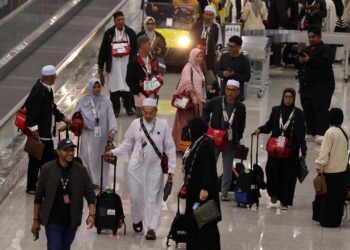 SEBANYAK 284 jemaah haji Malaysia berlepas ke Tanah Suci awal pagi ini, menandakan bermulanya musim haji bagi 1447H/2026M - FACEBOOK ANWAR IBRAHIM