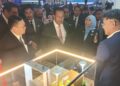 Abdul Rahman meninjau pameran oleh pihak industri sempena Mechanical and Electrical on Water Symposium (MEWS) 2026 di Putrajaya, hari ini.