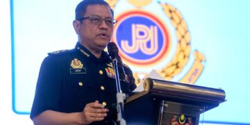 AEDY Fadly Ramli ketika berucap pada Majlis Perhimpunan Setia JPJ Bulan Mac 2026 di Putrajaya, semalam-UTUSAN/FAISOL MUSTAFA