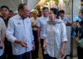 ANWAR Ibrahim semasa menziarahi jenazah mendiang bekas Presiden MCA, Tun Datuk Seri Dr. Ling Liong Sik di Nilai, Negeri Sembilan. PEJABAT PERDANA MENTERI