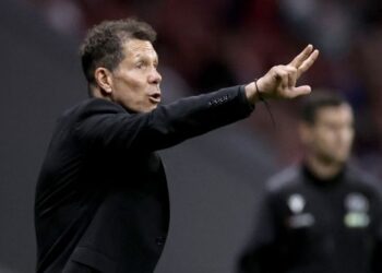 Diego Simeone mahu anak buahnya menebus kekecewaan dan kembali membalas kepercayaan penyokong ketika berdepan Arsenal, esok. - AFP