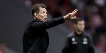 Diego Simeone mahu anak buahnya menebus kekecewaan dan kembali membalas kepercayaan penyokong ketika berdepan Arsenal, esok. - AFP