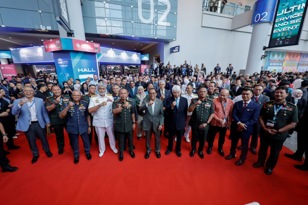 Platform berkecuali di sebalik ketidaktentuan geopolitik