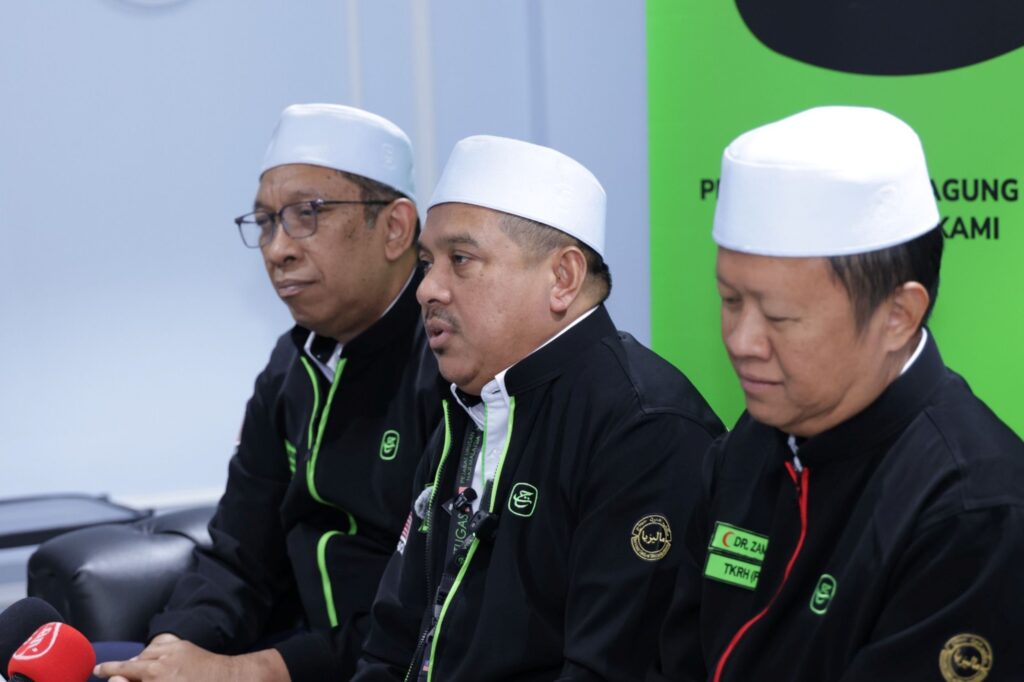 Jaga adab walaupun tiada denda ambil gambar Kaabah
