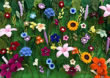 antara koleksi bunga dawai yang dihasilkan oleh Aina Hafiza Roslan.