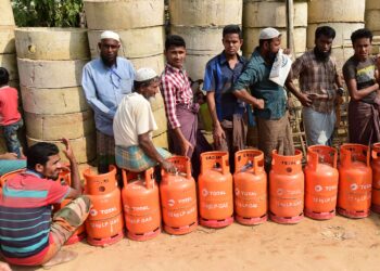 BANGLADESH menaikkan harga LPG disebabkan perang Asia Barat. - AFP