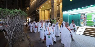 JEMAAH Malaysia yang menginap di Hotel Al-Tayser, Mekah bergerak untuk menunaikan ibadah umrah di Masjidil Haram.