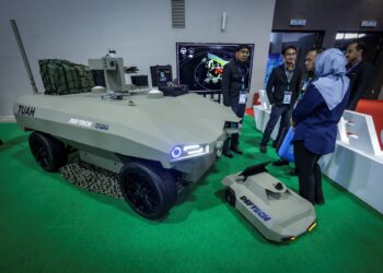 Ciptaan DRB-HICOM Defence Technologies Sdn. Bhd. (Deftech), Tuah dengan hasil kerjasama Universiti Malaysia Pahang Al-Sultan Abdullah (UMPSA) yang dipamerkan pada (DSA) dan Pameran Keselamatan Kebangsaan (NATSEC) Asia 2026 di (MITEC).