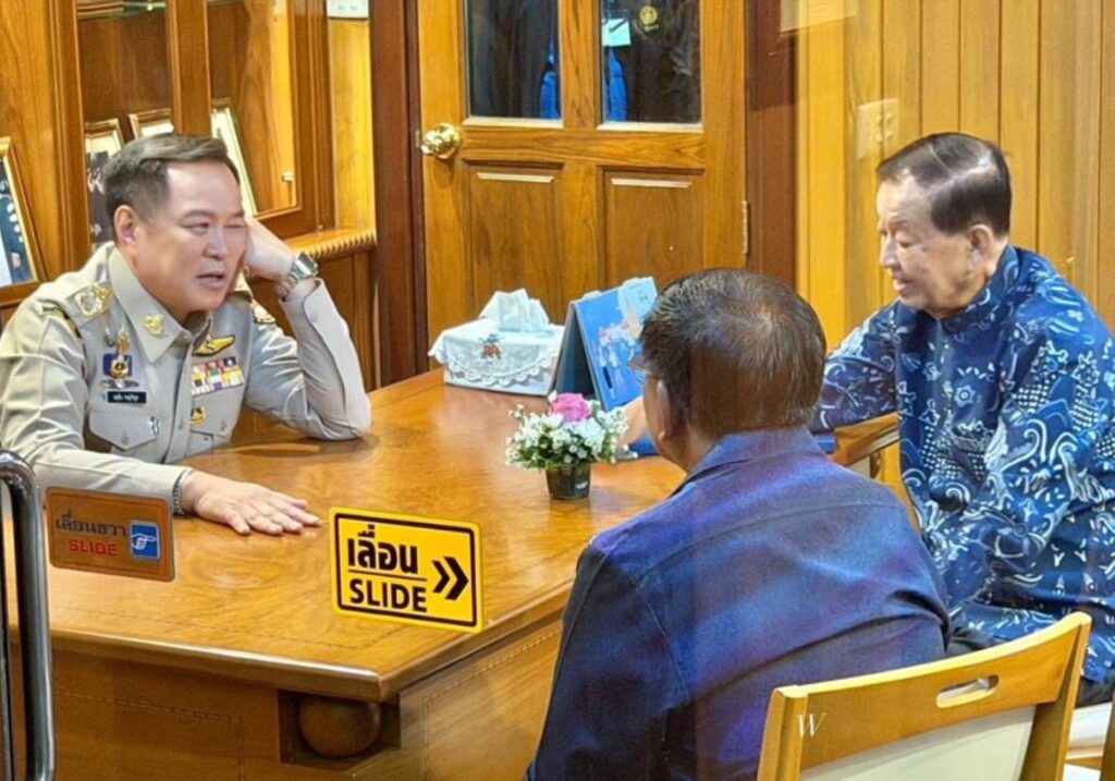 Cubaan bunuh: Kamonsak serah bukti kepada PM Thai