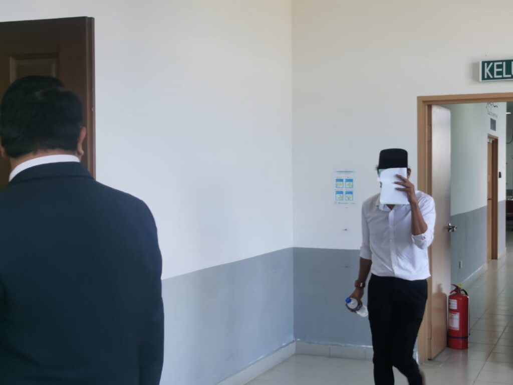 Tujuh lelaki tidak mengaku berlagak wanita