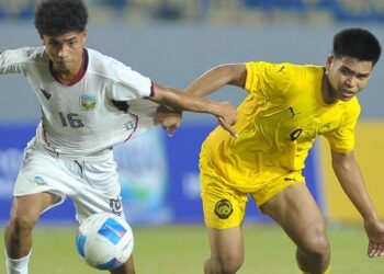 AKSI pemain skuad Bawah 17 Tahun negara menentang Timor Leste dalam Kejuaraan Bawah 17 Tahun (B-17) ASEAN 2026 di Stadium Gelora Delta Sidoarjo, kelmarin. Malaysia menang 2-0. - IHSAN FAM