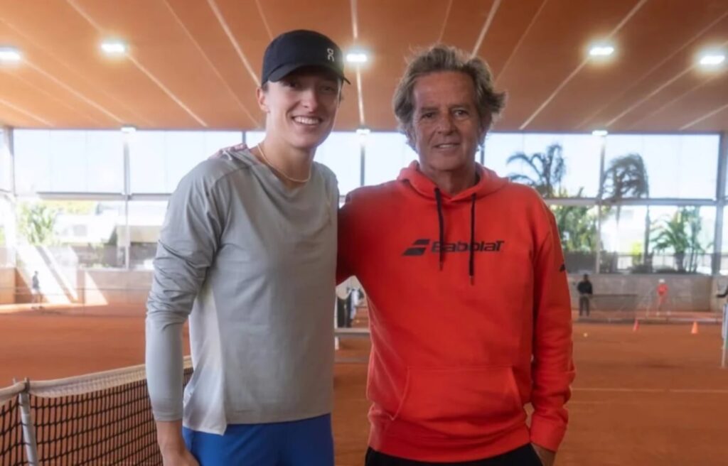 Swiatek pilih bekas jurulatih Nadal