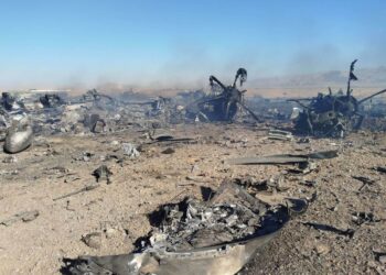 GAMBAR  disediakan laman rasmi IRGC menunjukkan serpihan pesawat yang disasarkan dan terhempas di tengah Iran.- AFP