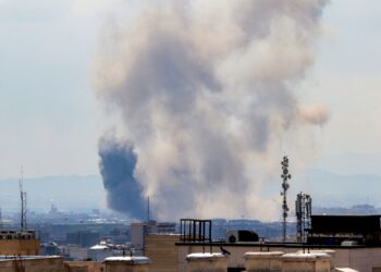 AS sedang menimbangkan untuk menyerang balik Iran selepas gencatan senjata berakhir minggu depan. - AFP
