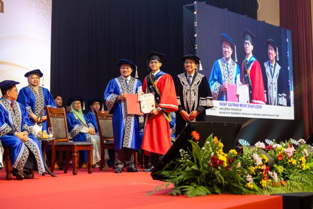 Konvokesyen ke-10 Universiti DRB-HICOM rai 230 graduan unggul