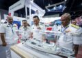 MOHD. Rosli Abdullah (dua dari kanan) melihat replika Kapal Misi Pelbagai Guna (MPMS) buatan Turkiye yang bakal diterima Maritim Malaysia pada awal 2028 ketika melawat reruai sempena Pameran Perkhidmatan Pertahanan Asia (DSA) dan Keselamatan Kebangsaan (NATSEC) Asia 2026 di Pusat Pameran dan Perdagangan Antarabangsa Malaysia (MITEC), Kuala Lumpur, semalam.