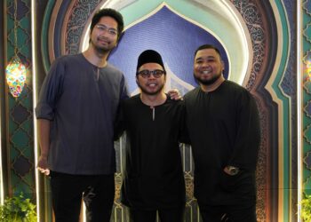 Ketua Pegawai Eksekutif ABKL, Muzammil Mudzakir, (kiri) bersama  Ku Izwan Ku Majid(kanan) dan personaliti permainan digital terkenal, Nureddy Nursal atau lebih dikenali sebagai Daddy Hood-IHSAN ABKL