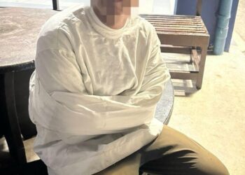 LELAKI dipercayai kurang siuman yang ditahan pihak polis Teluk Intan semalam.