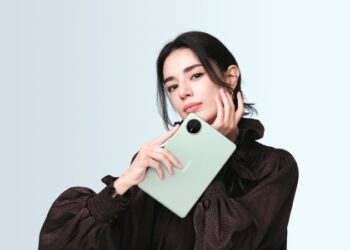 MATEPAD Mini diperkenalkan sebagai tablet kompak setebal 5.2 mm dengan berat kira-kira 260 gram.