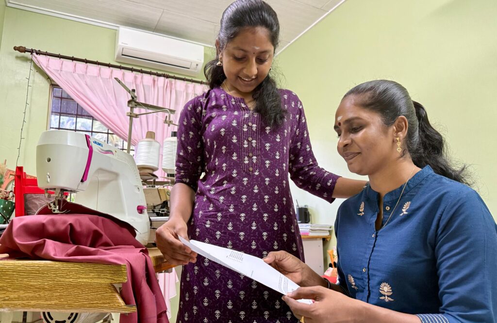 Anak tukang jahit cipta sejarah keluarga