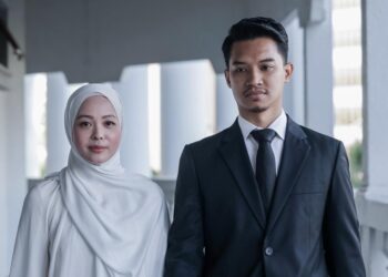 VIVY Yusof dan Suami, Fadzaruddin Shah Anuar tiba di perkarangan Mahkamah Kuala Lumpur bagi proses perbicaraan berhubung dana pelaburan Permodalan Nasional Berhad (PNB) dan Khazanah Nasional Berhad. - UTUSAN/M. FIRDAUS M. JOHARI