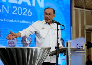 ANWAR Ibrahim semasa berucap dan merasmikan Mini Konvensyen Keadilan Kelantan di Kota Bharu, Kelantan hari ini-UTUSAN/KAMARUL BISMI KAMARUZAMAN.