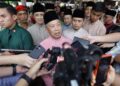 MUHYIDDIN Yassin ditemui pemberita selepas Majlis Silaturahim Aidilfitri Gombak anjuran Bersatu Gombak hari ini.