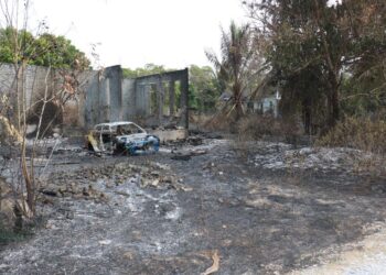 KEADAAN lokasi kebakaran di Jalan Pantai Perkasa, Bachok, Kelantan semalam-IHSAN BOMBA.