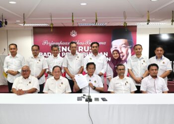 ADUN-ADUN BN Negeri Sembilan pada sidang akhbar di Seremban hari ini.