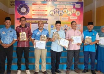 PENGURUSAN SMK Felda Jengka 24 di Jerantut, Pahang menzahirkan penghargaan kepada pihak yang bantu operasi mencari dan menyelamat dua pelajar sekolah itu yang ditemukan lemas di Sungai Pahang pada 3 April lalu.