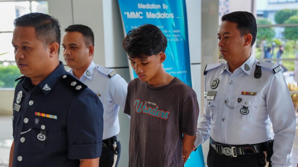 Remaja mengaku salah langgar anggota polis