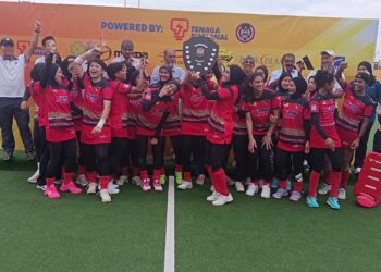 PEMAIN hoki wanita Negeri Sembilan meraikan kejayaan merangkul Piala Sumbangsih selepas pasukan itu menewaskan Malaysia University-UNITEN dalam perlawanan pembukaan Liga Hoki Malaysia TNB 2026 di Seremban hari ini.- UTUSAN/NAZARUDIN