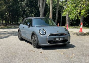 HARGA atas jalan kira-kira RM318,888 tanpa insurans.