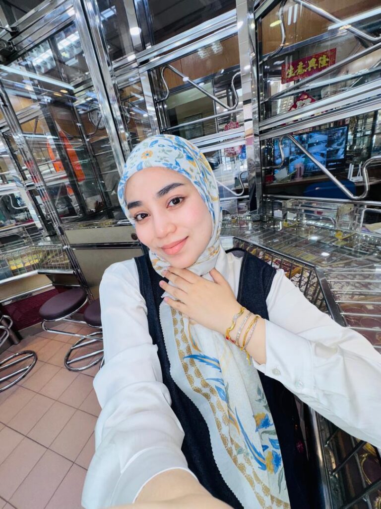 Mahu beli emas, cari ilmu dulu – Uyaina Arshad