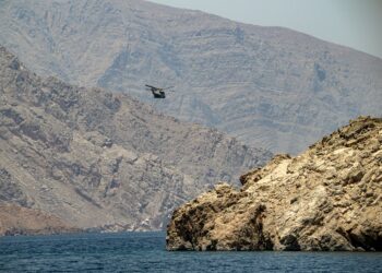 IRAN akan tenggelamkan kapal AS di Selat Hormuz. - AFP