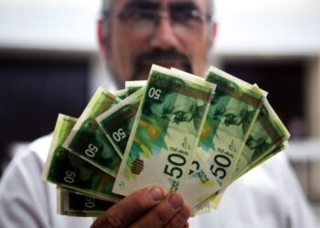 NILAI mata wang Israel mencapai paras tertinggi berbanding dolar AS. - AFP