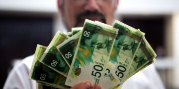 NILAI mata wang Israel mencapai paras tertinggi berbanding dolar AS. - AFP