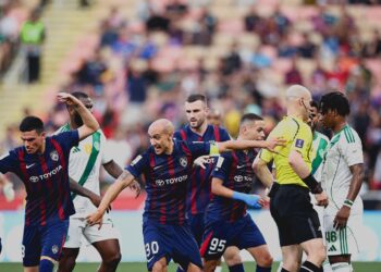 AKSI JDT ketika menentang Al-Ahli pada suku akhir Liga Juara-Juara Asia Elite di di Stadium King Abdullah Sports City, semalam.-IHSAN JST