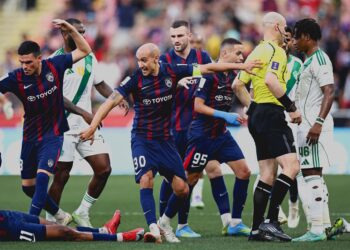 AKSI JDT ketika menentang Al-Ahli pada suku akhir Liga Juara-Juara Asia Elite di di Stadium King Abdullah Sports City, semalam.-IHSAN JST