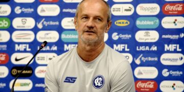 Ketua jurulatih KL City FC, Risto Vidakovic Savic Risto. UTUSAN/RAJA JAAFAR ALI