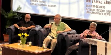 JOMO Kwame Sundaram (tengah) ketika menjadi speaker untuk Allianz Centre for Governance (ACG) Distinguished Speaker Series bertajuk The New World Order Is No Order, Let Alone New di Universiti Malaya di sini, hari ini.