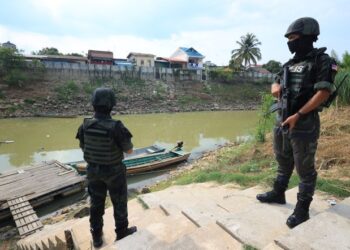 PASUKAN Gerakan Am (PGA) menjadi barisan pertama yang memastikan kawalan sempadan Malaysia-Thailand di Kelantan berada dalam keadaan ketat dalam membendung penyeludupan.