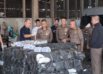 ANGGOTA NSB Thailand mematahkan cubaan menghantar dua tan
metrik syabu ke selatan Thailand menggunakan feri penumpang yang
dipercayai mahu diseludup ke Malaysia pada Jumaat lalu.